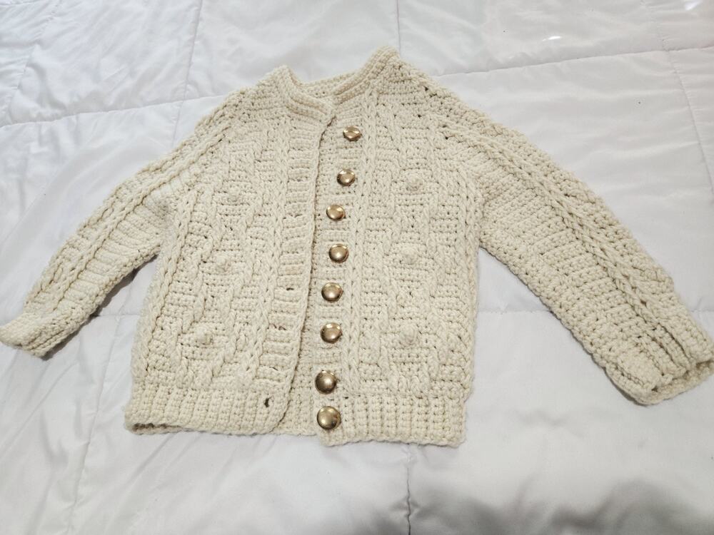 Beautiful Ivory Yellow Gold Buttons Embroidered Sweater 5y Vtg 90's Cable Knit